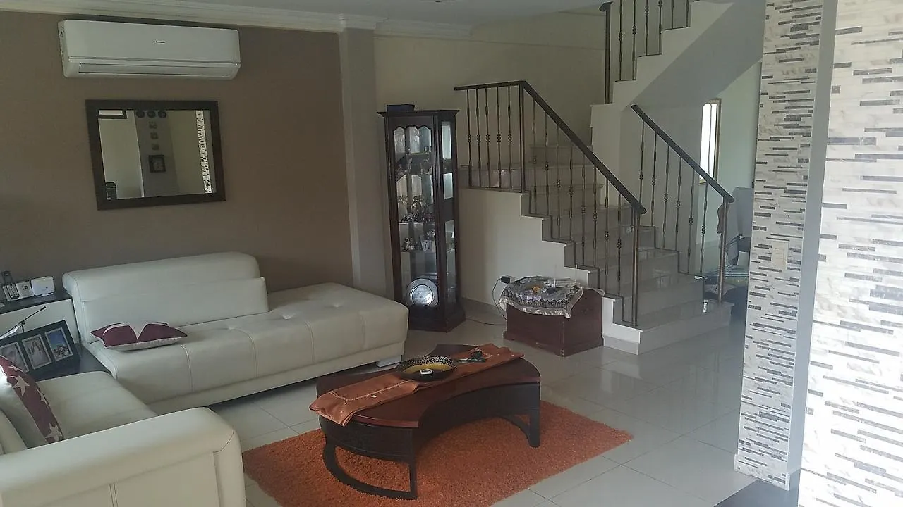 Ciudad Celeste House Guayaquil 0*,  Ekwador